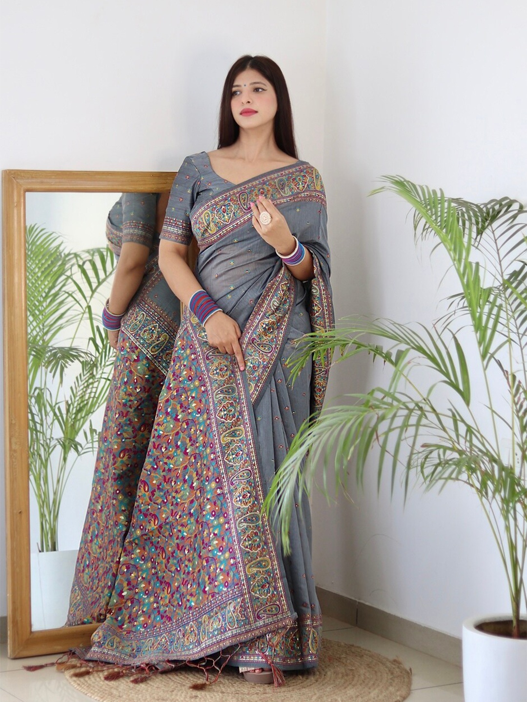 

ALMAARI FASHION Ethnic Motifs Woven Design Pure Silk Kanjeevaram Saree, Grey