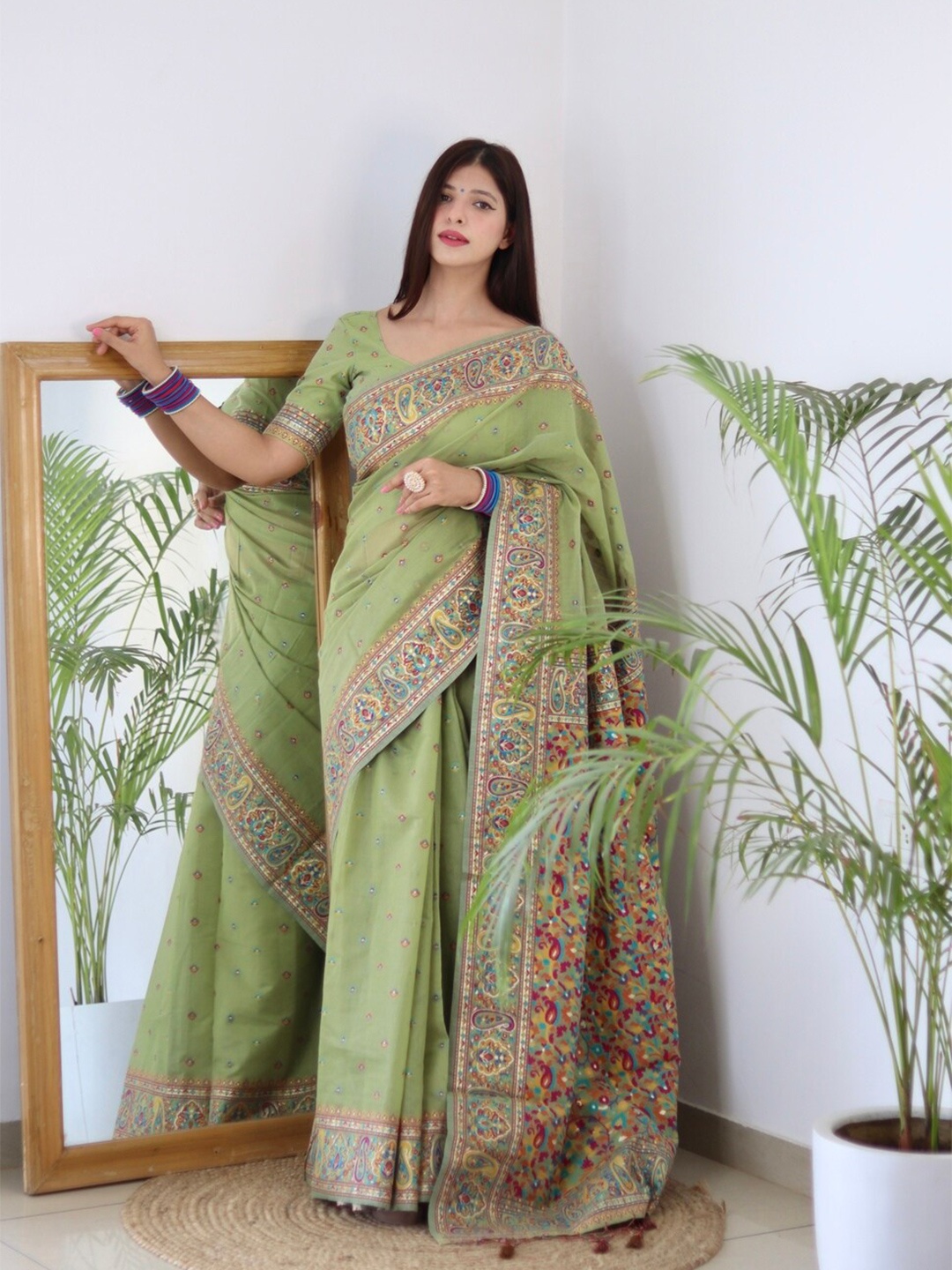 

ALMAARI FASHION Ethnic Motifs Woven Design Pure Silk Kanjeevaram Saree, Green