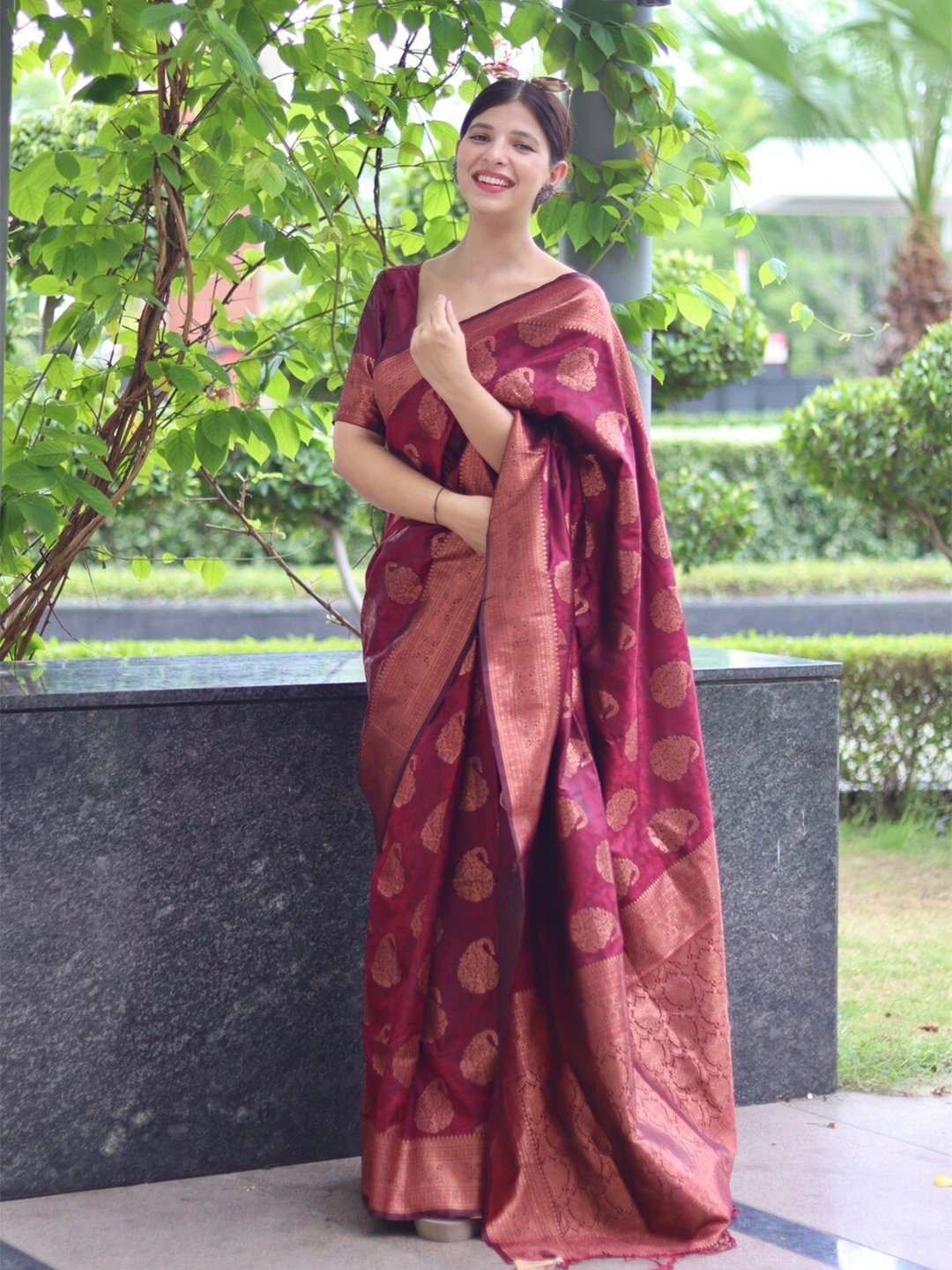 

ALMAARI FASHION Ethnic Motifs Woven Design Zari Pure Silk Kanjeevaram Saree, Maroon