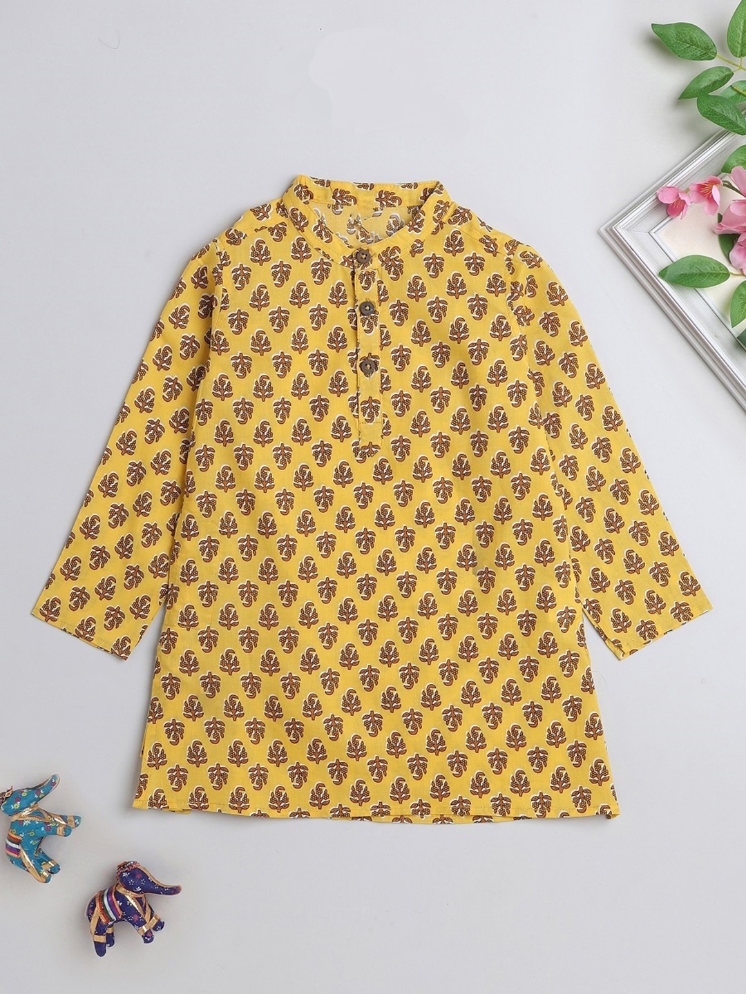 

The Magic Wand Boys Ethnic Motifs Printed Straight Cotton Kurta, Yellow