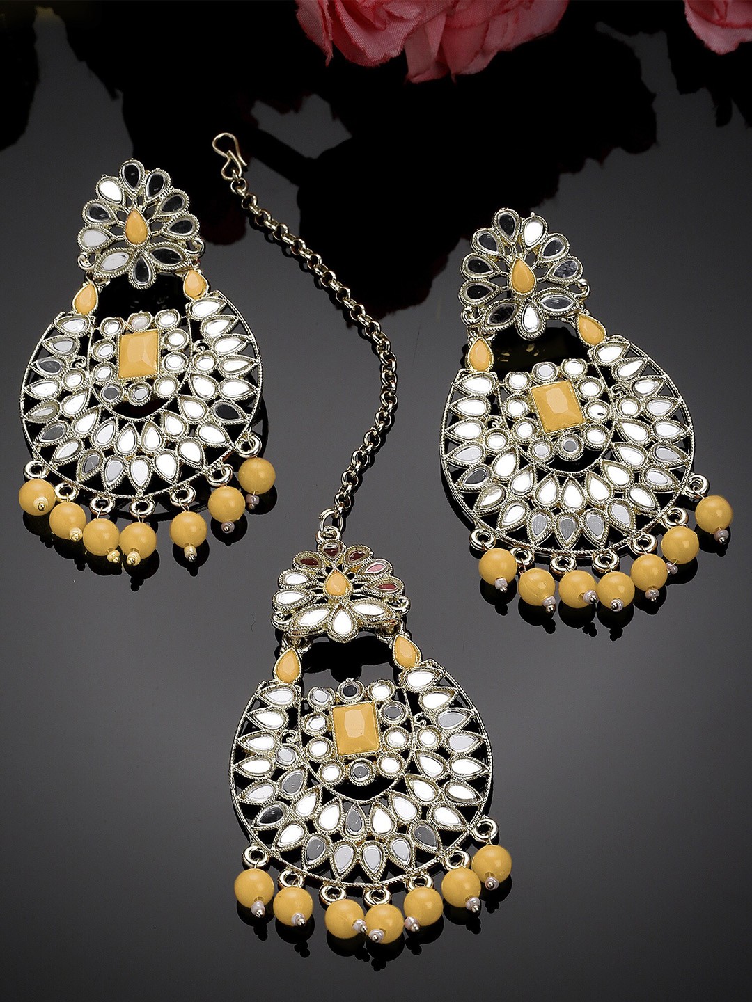 

KARATCART Gold-Plated Kundan-Studded & Beaded Jewellery Set