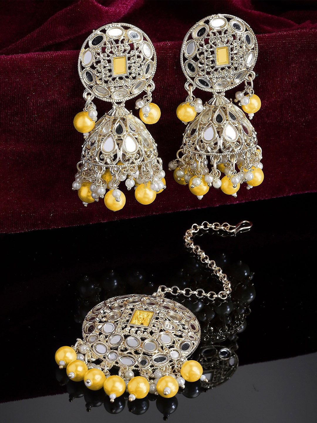 

KARATCART Gold-Plated Kundan Studded & Beaded Jewellery Set