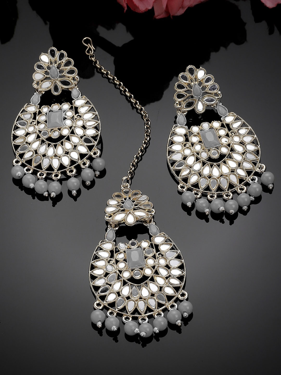 

KARATCART Gold-Plated Kundan-Studded & Beaded Jewellery Set