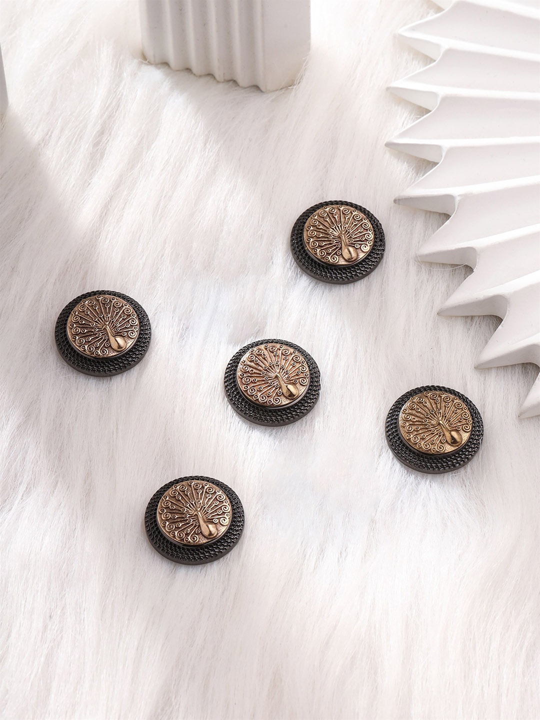 

COSA NOSTRAA Men Set Of 5 Gold-Plated Peacock Design Buttons, Grey