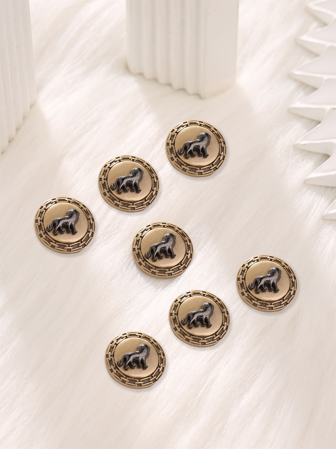 

COSA NOSTRAA Set of 7 Gold-Plated Lion Design Brooch, Metallic