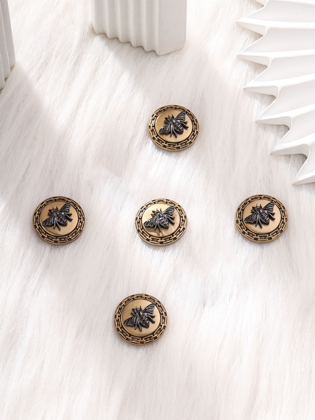 

COSA NOSTRAA Set of 5 Gold-Plated Bee Design Brooch, Metallic