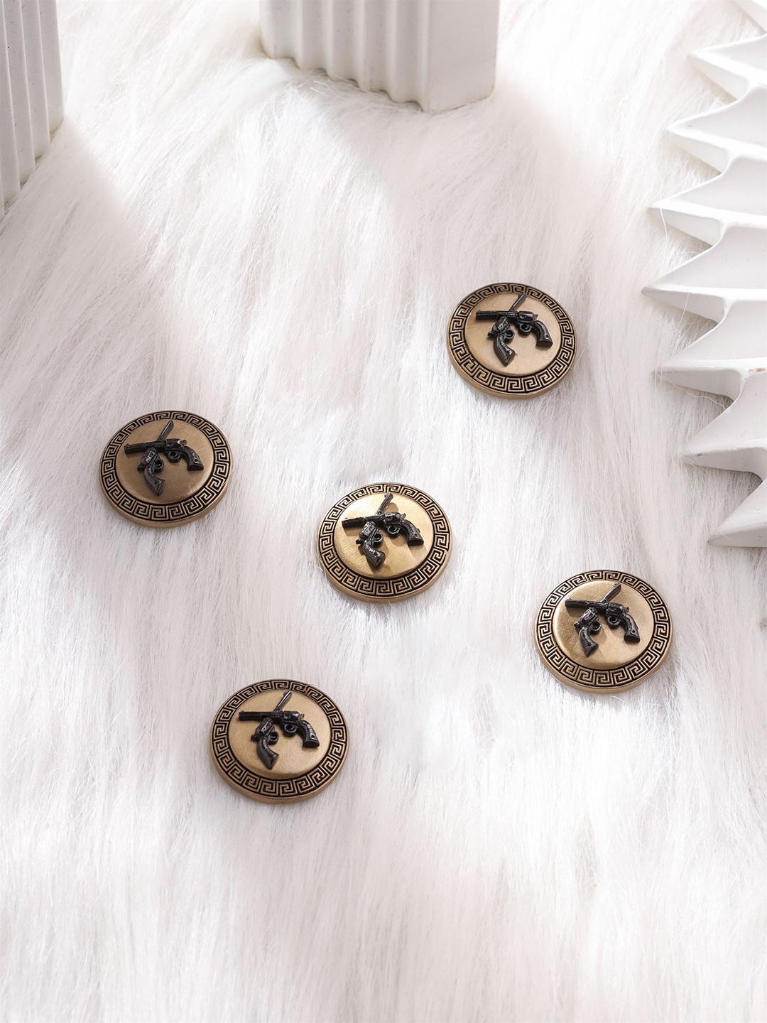 

COSA NOSTRAA Men Set Of 5 Gold-Plated Crossed Guns Design Brooch, Metallic