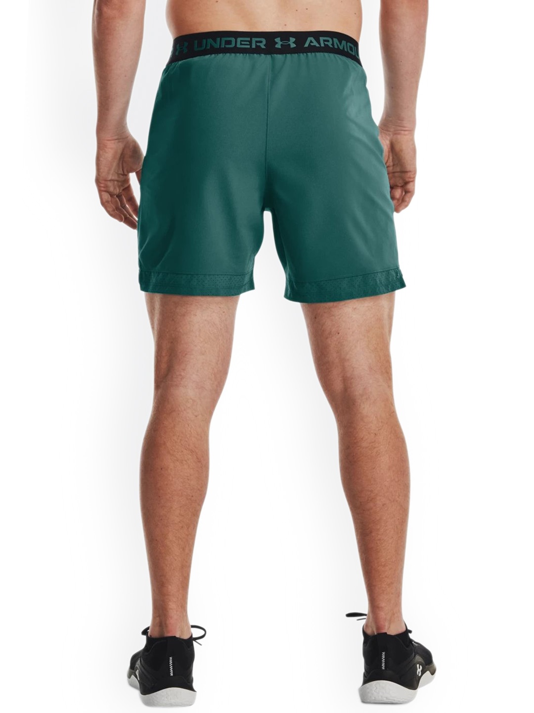 

UNDER ARMOUR Men Vanish Woven 6" Slim-Fit Sports Shorts, Green