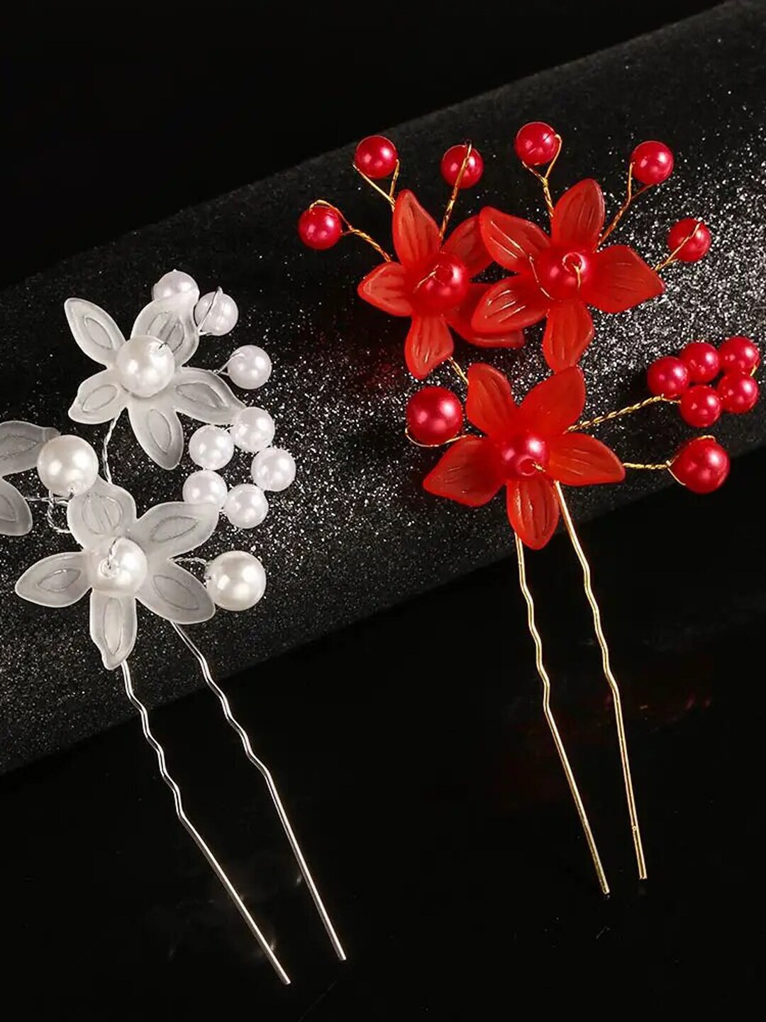 

VAGHBHATT Set of 2 Floral Hair Accessory Set, White