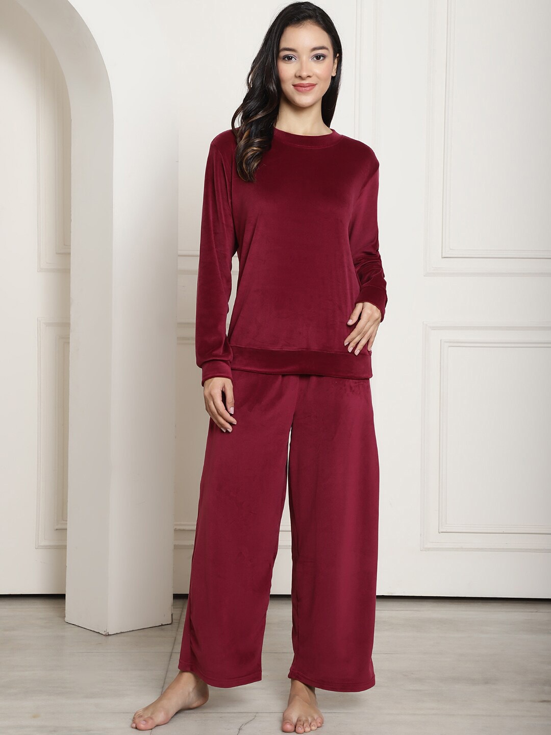 

GRACIT Round Neck Long Sleeves Velvet T-shirt With Pyjamas, Maroon