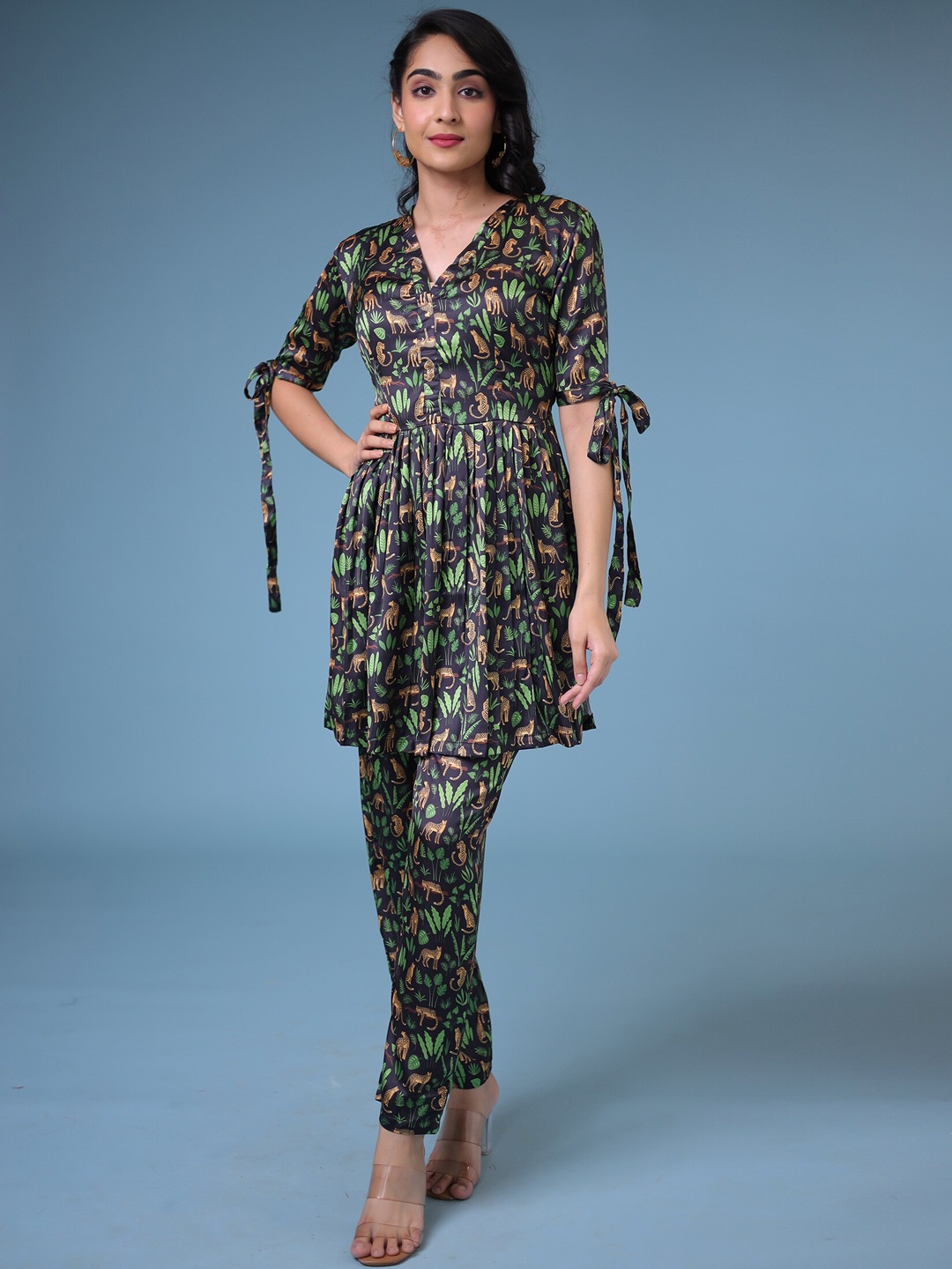 

ZARI Printed V-Neck Top With Trousers, Green