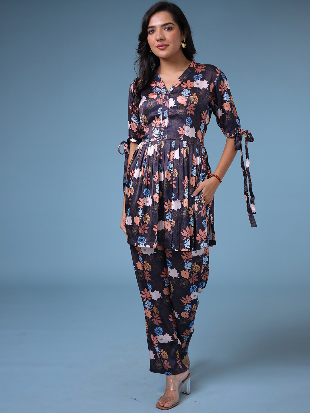 

ZARI Jaipur Floral Printed A-Line Kurta With Trousers, Black