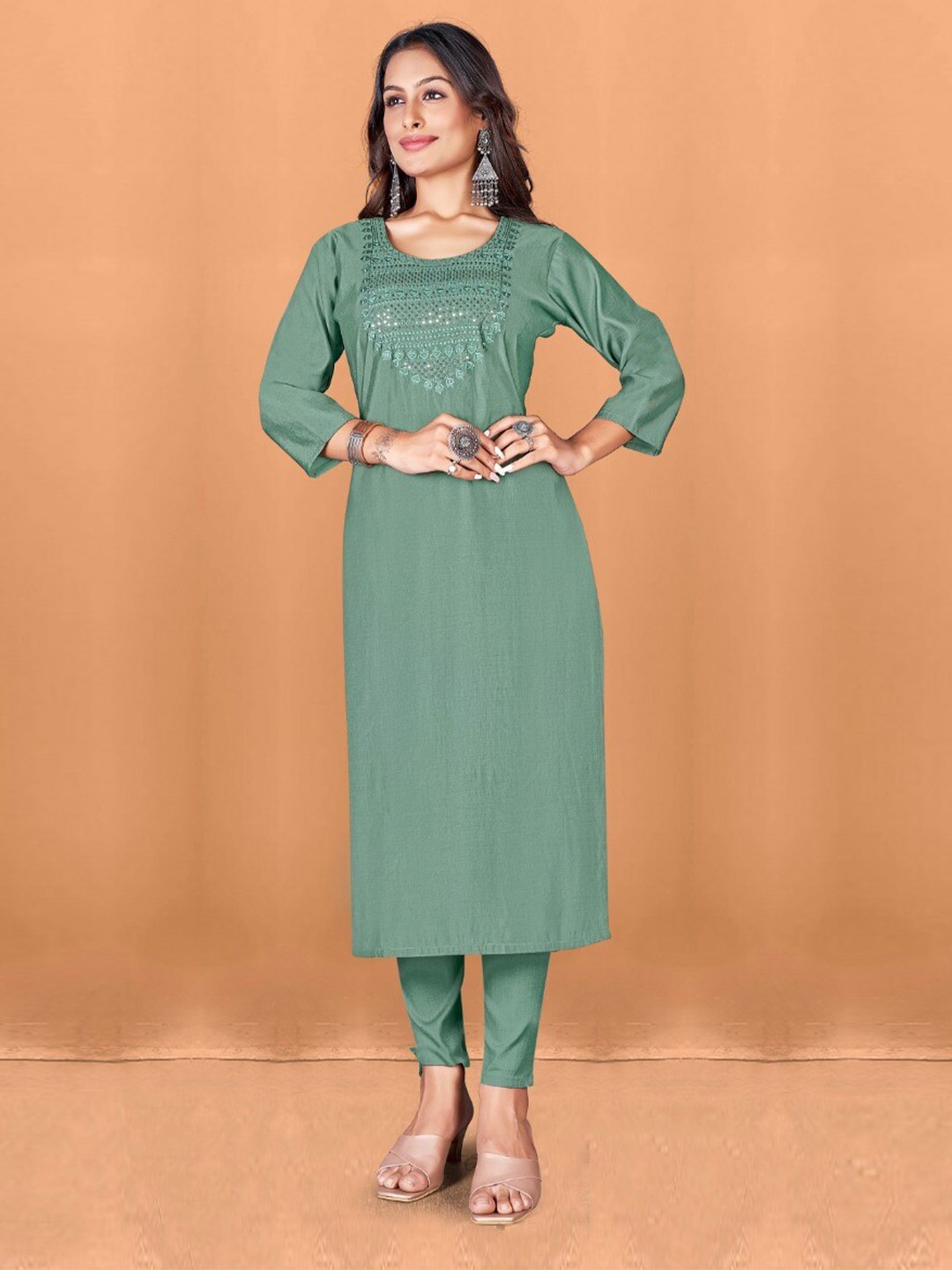 

Abhilasha Ethnic Motifs Yoke Design Sequinned Chanderi Silk Kurta, Green