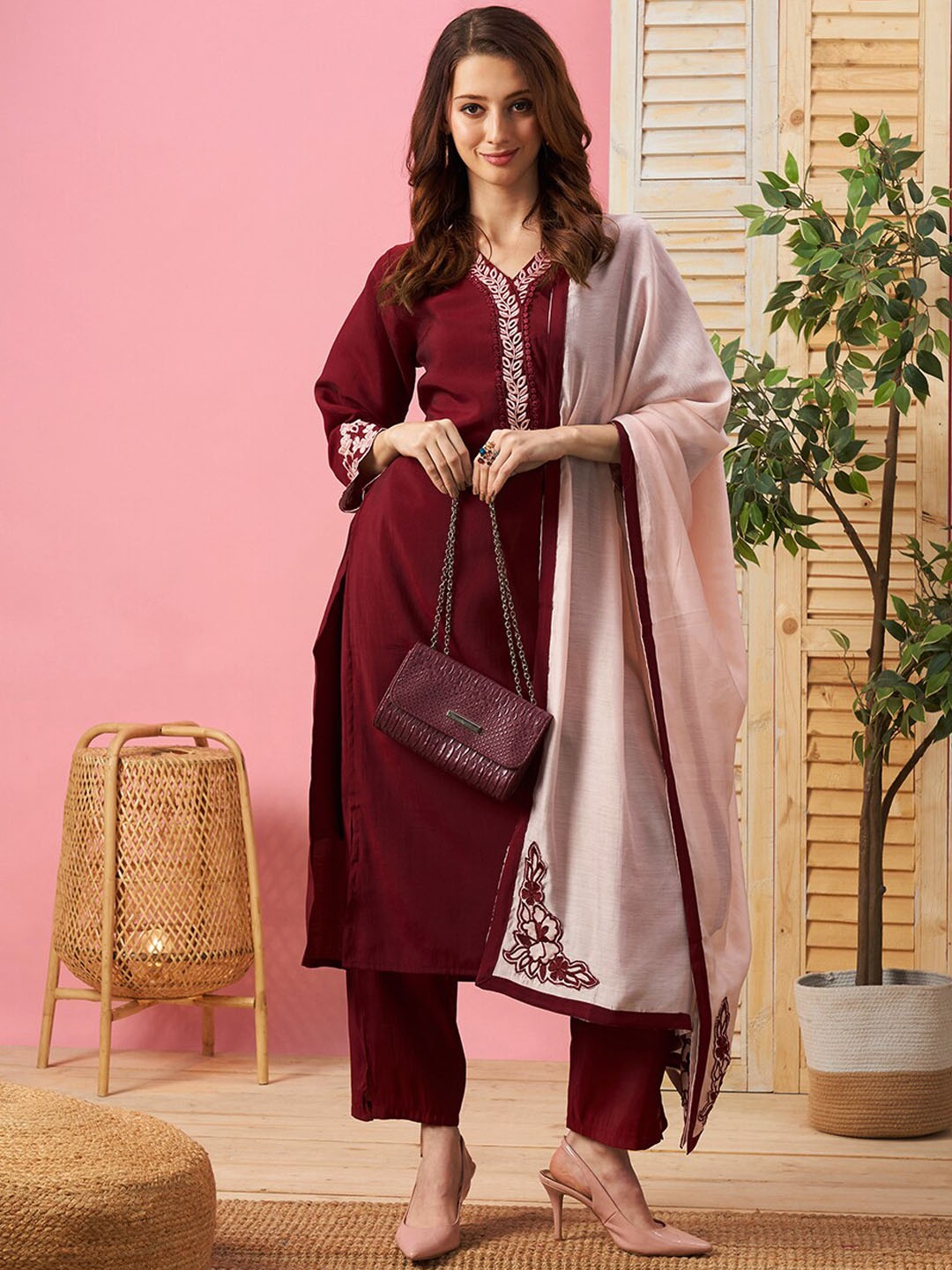 

Kiana House Of Fashion Floral Yoke Design Regular Thread Work Kurta With Trousers & Dupatta, Maroon