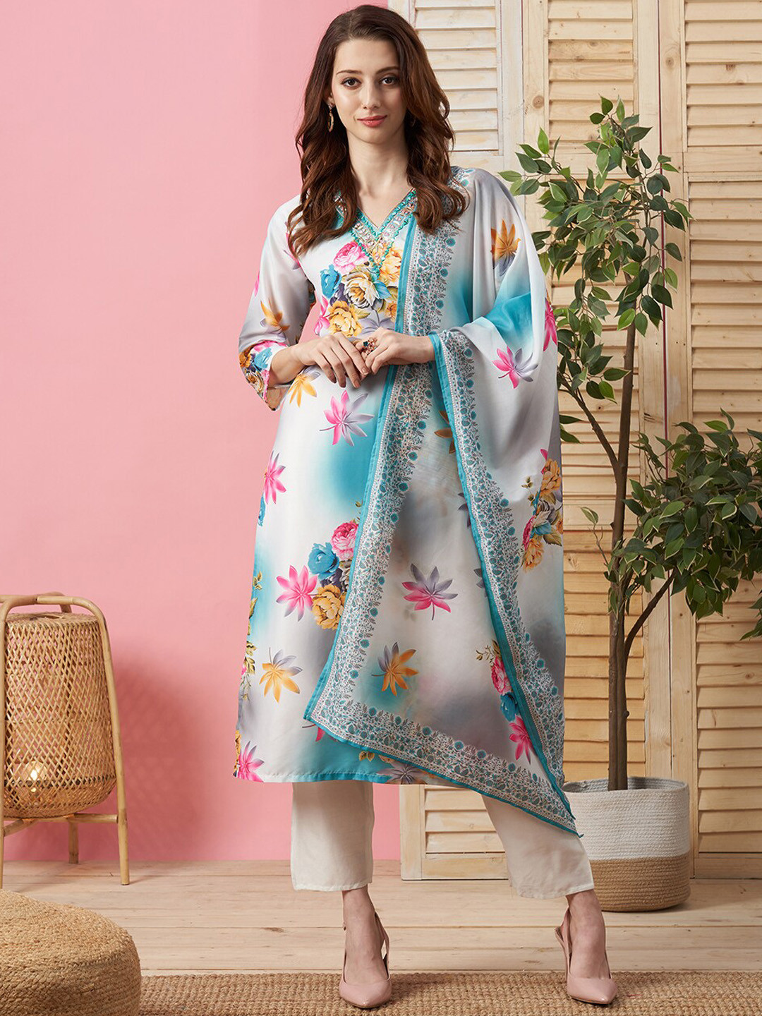 

Kiana House Of Fashion Floral Printed Mirror Work V-Neck Kurta with Trouser & With Dupatta, White