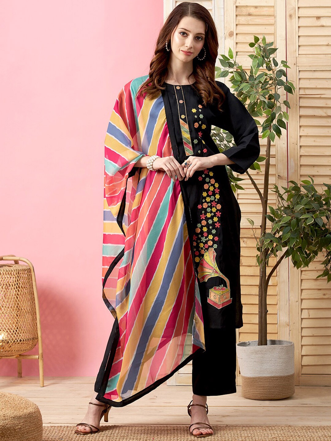 

Kiana House Of Fashion Floral Embroidered Regular Thread Work Kurta With Trousers & Dupatta, Black