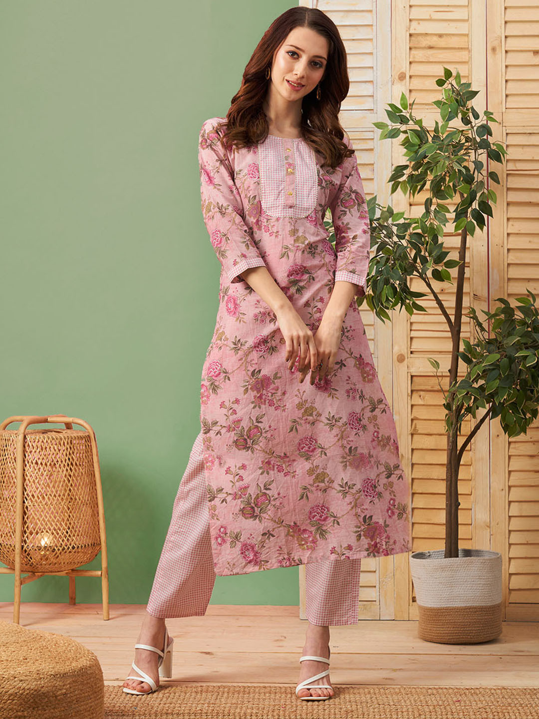 

Kiana House Of Fashion Floral Printed Regular Gotta Patti Kurta with Trousers, Peach
