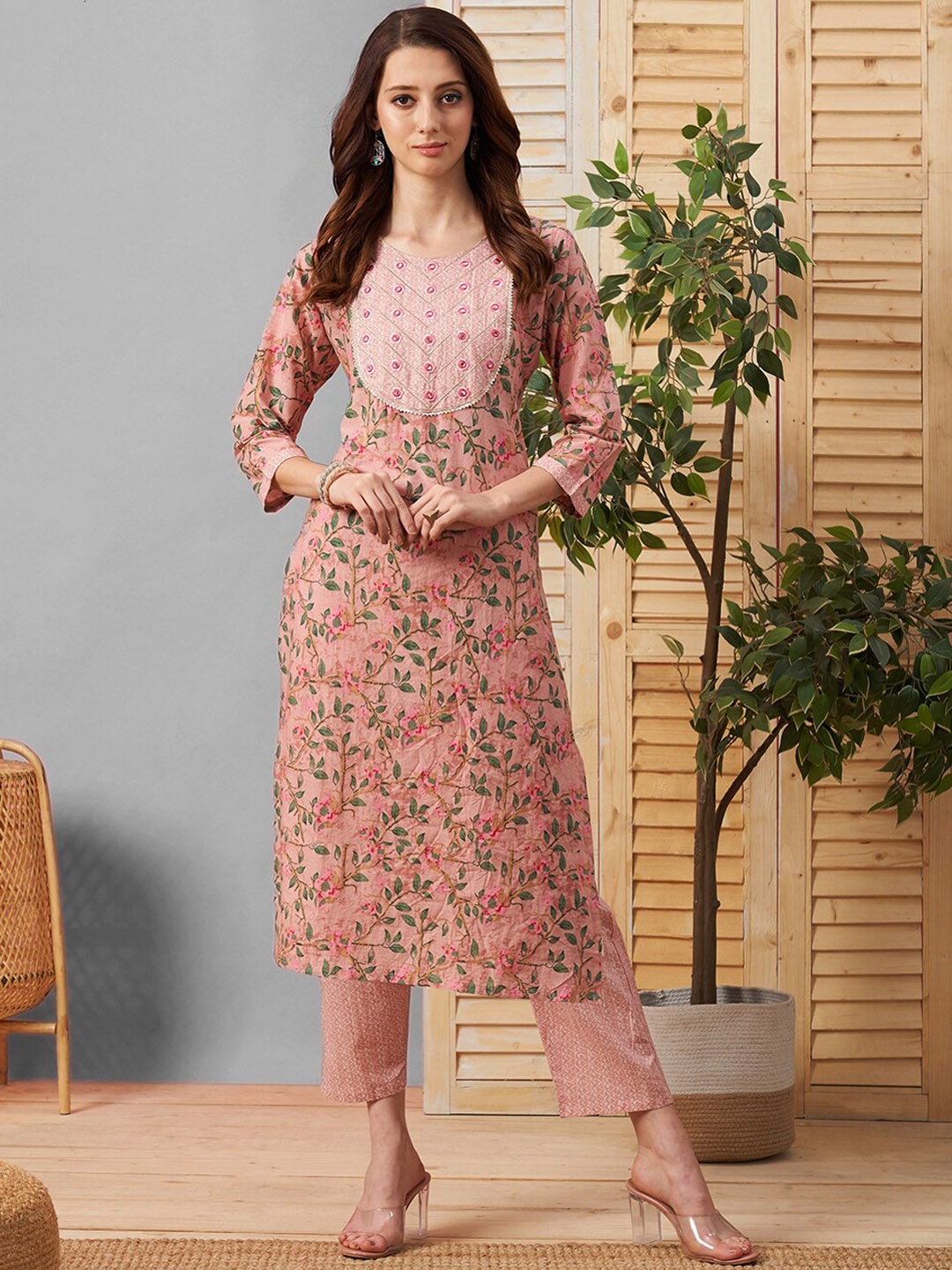 

Kiana House Of Fashion Floral Printed Regular Gotta Patti Kurta with Trousers, Peach