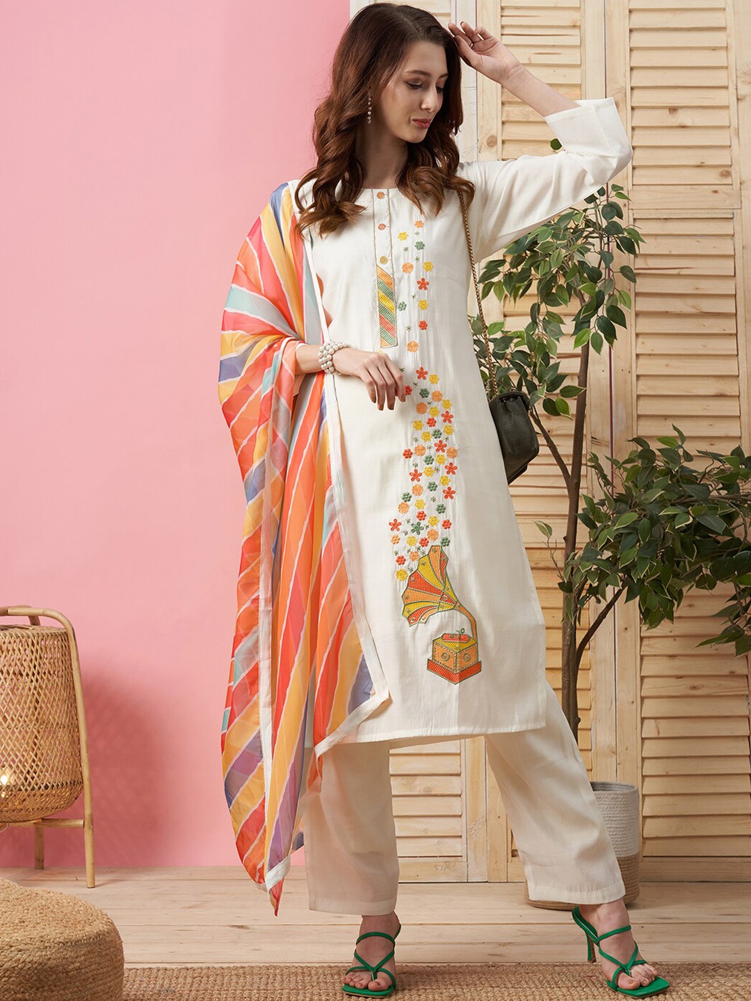 

Kiana House Of Fashion Floral Embroidered Regular Thread Work Kurta & Trousers With Dupatta, White