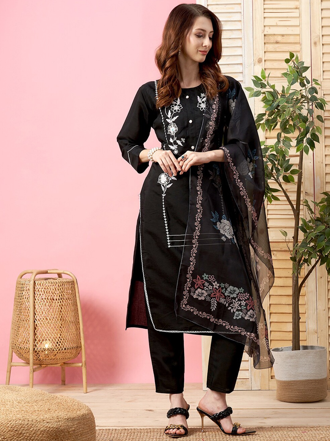 

Kiana House Of Fashion Floral Embroidered Regular Thread Work Kurta With Trousers & Dupatta, Black