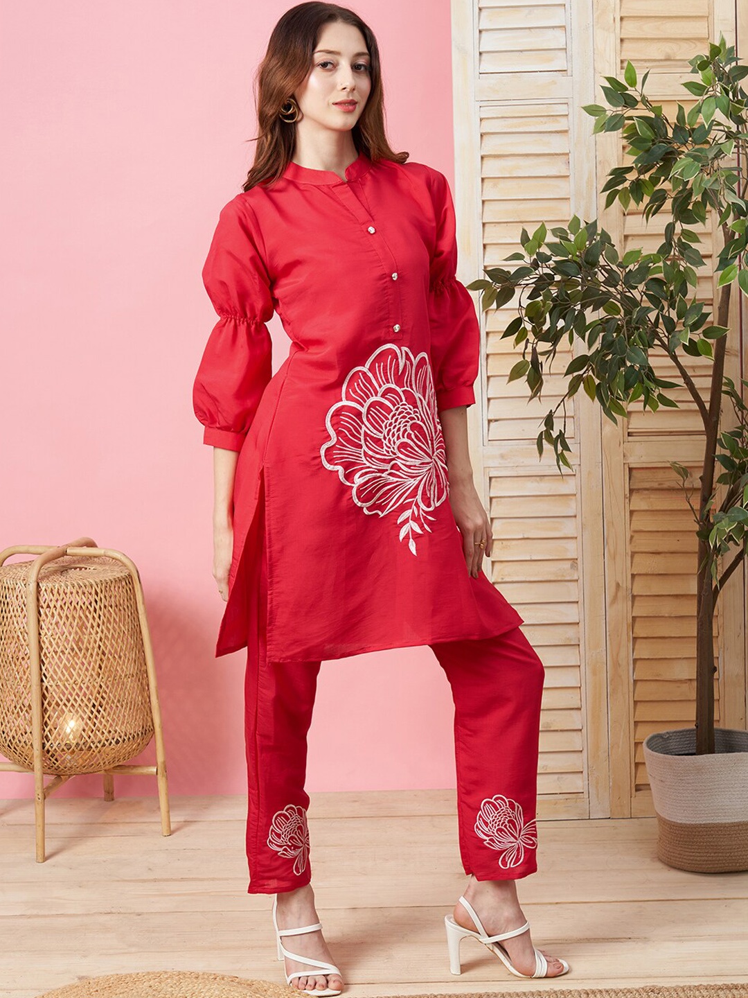 

Kiana House Of Fashion Floral Embroidered Mandarin Collar Regular Thread Work Kurta With Trousers, Red