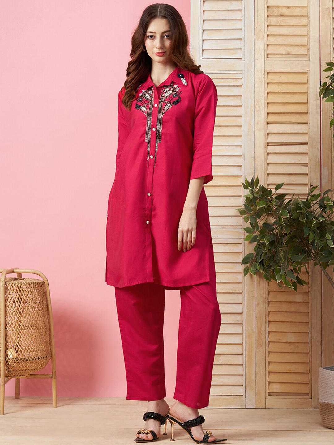 

Kiana Ethnic Motifs Embroidered Shirt Collar Regular Thread Work Kurta With Trousers, Pink