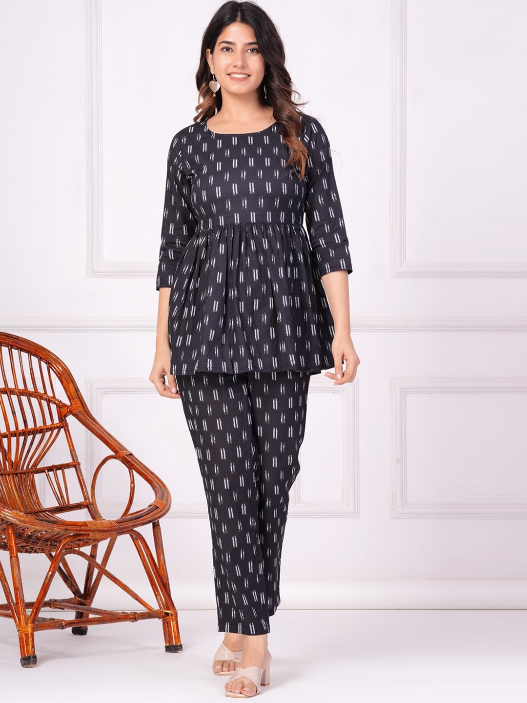 

Vastralay Printed Pure Cotton Peplum Top & Trousers, Navy blue