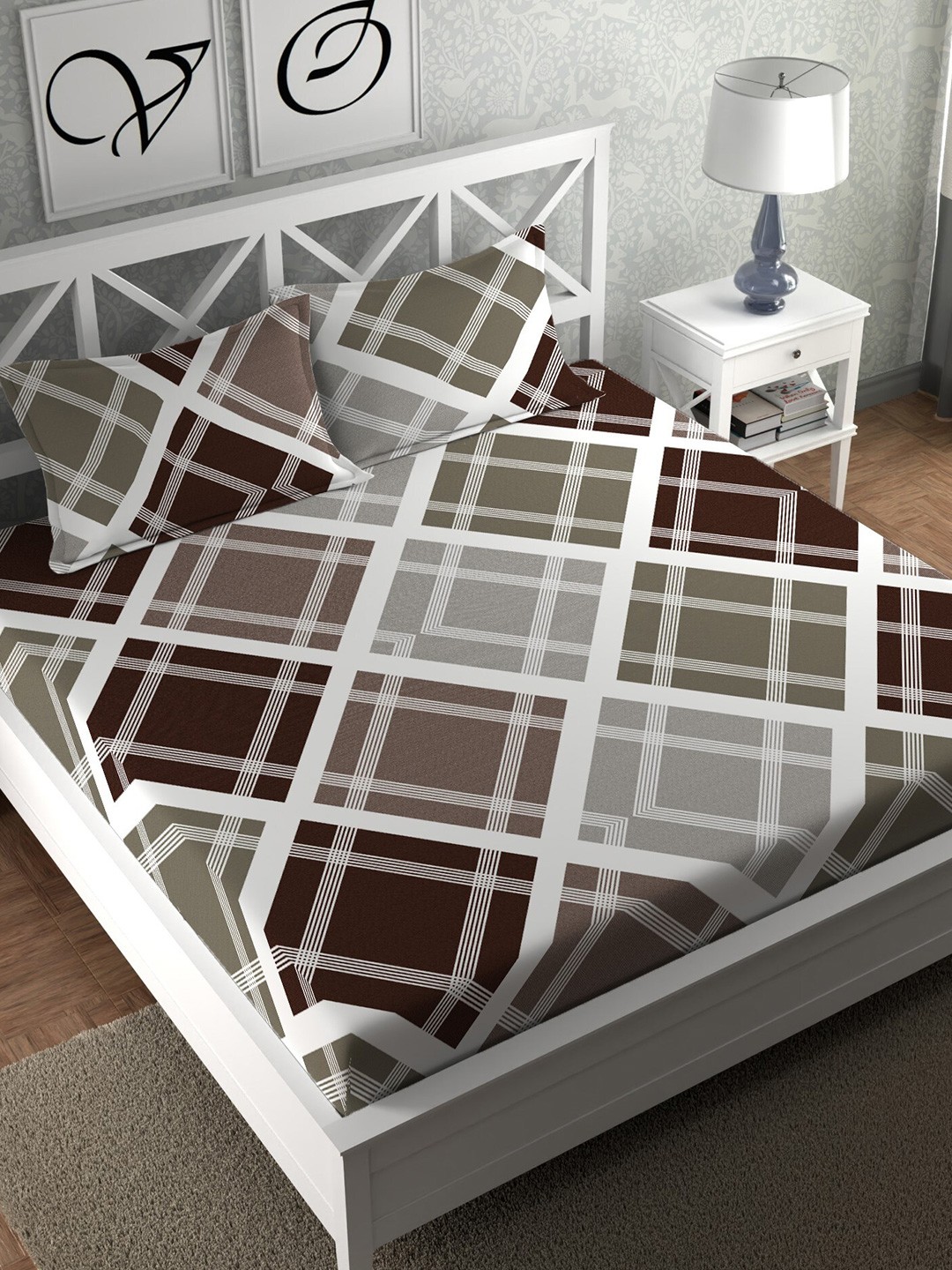 

CHHAVI INDIA Brown & White Geometric 210 TC Queen Bedsheet With 2 Pillow Covers