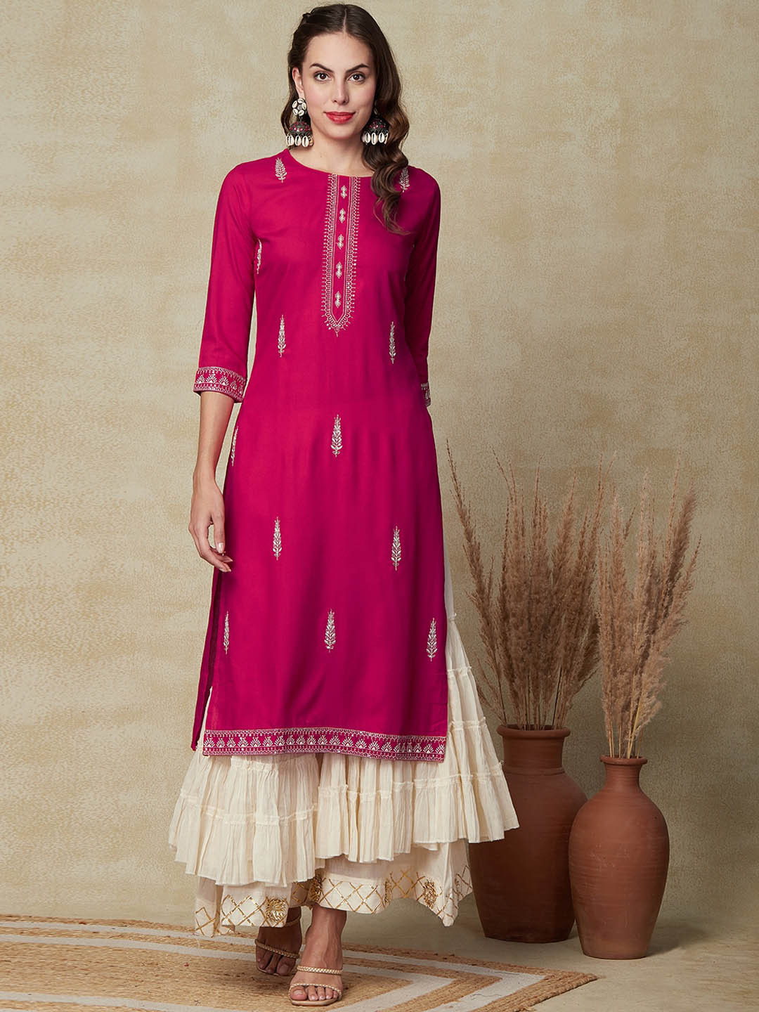 

FASHOR Ethnic Motifs Embroidered Three-Quarter Sleeve Sequins Kurta, Red