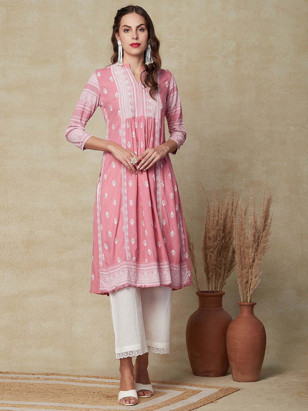 

FASHOR Floral Printed Mandarin Collar Pleated Sequins Kurta, Peach