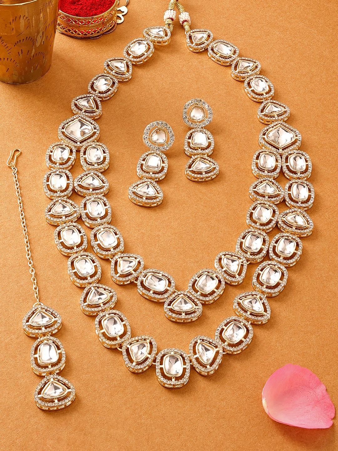 

Zaveri Pearls Gold-Plated Stones Studded Jewellery Set