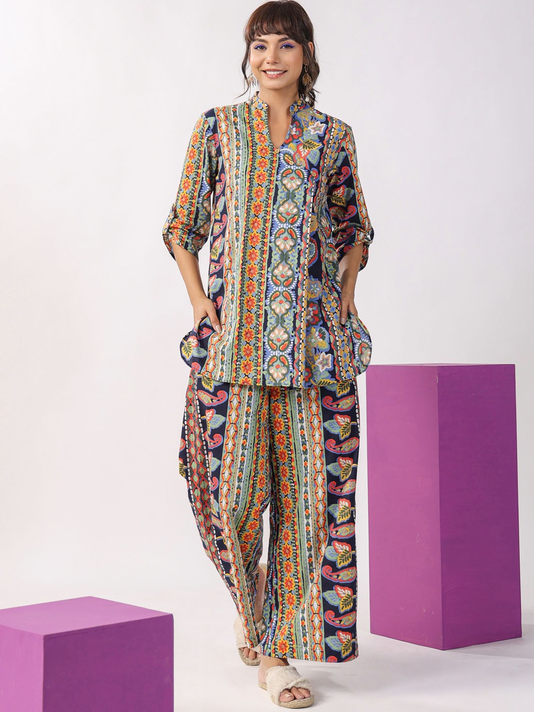 

JISORA Black & Green Ethnic Motifs Printed Pure Cotton Top With Lounge Pant