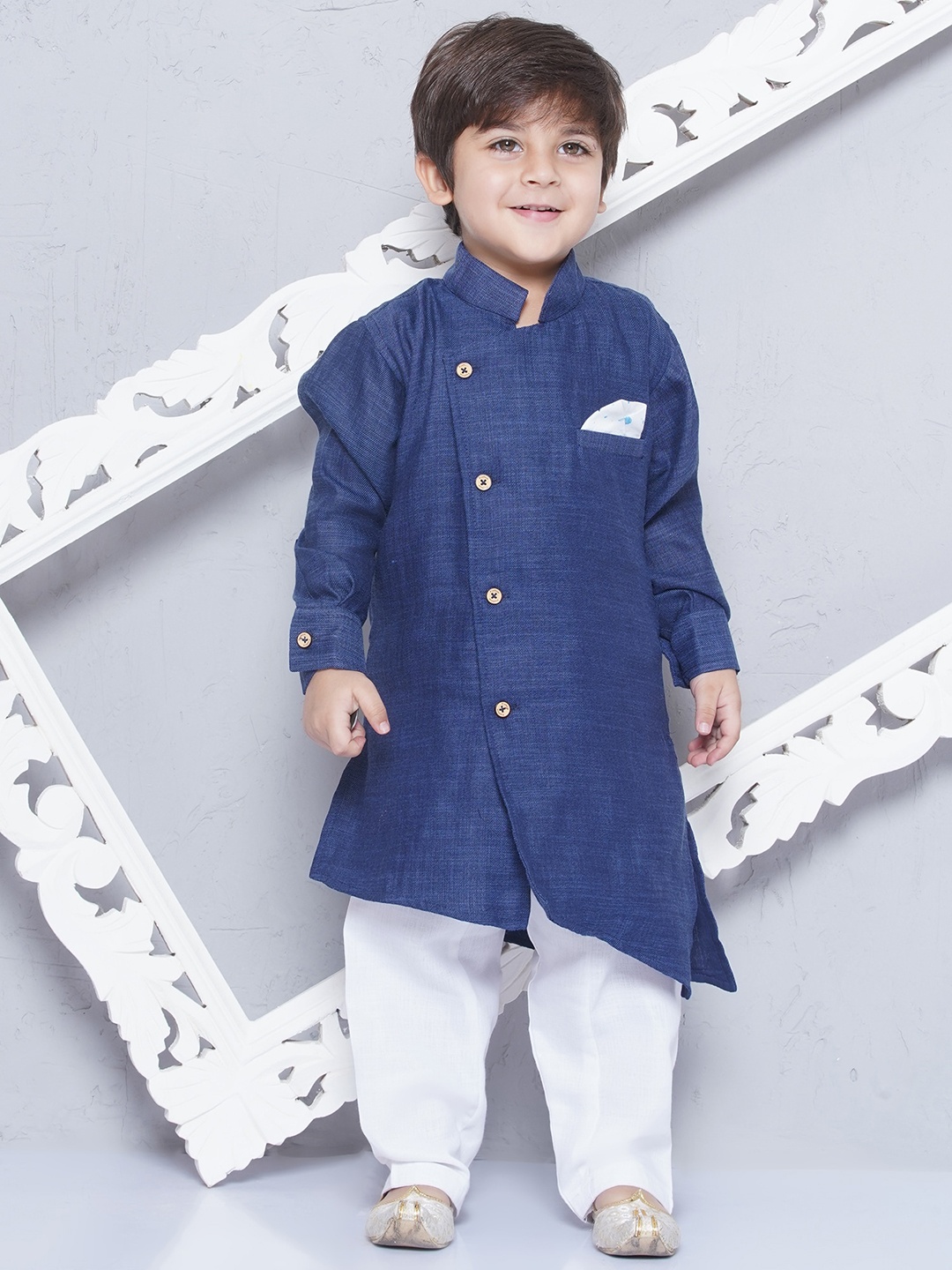 

Aj DEZInES Boys Mandarin Collar Asymmetric Pure Cotton Kurta with Pyjamas, Navy blue