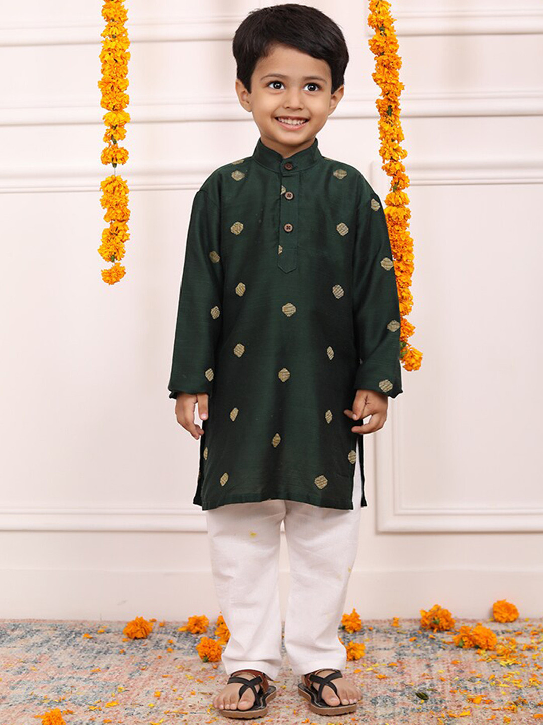 

Biglilpeople Boys Geometric Woven Design Straight Kurta with Pyjamas, Green