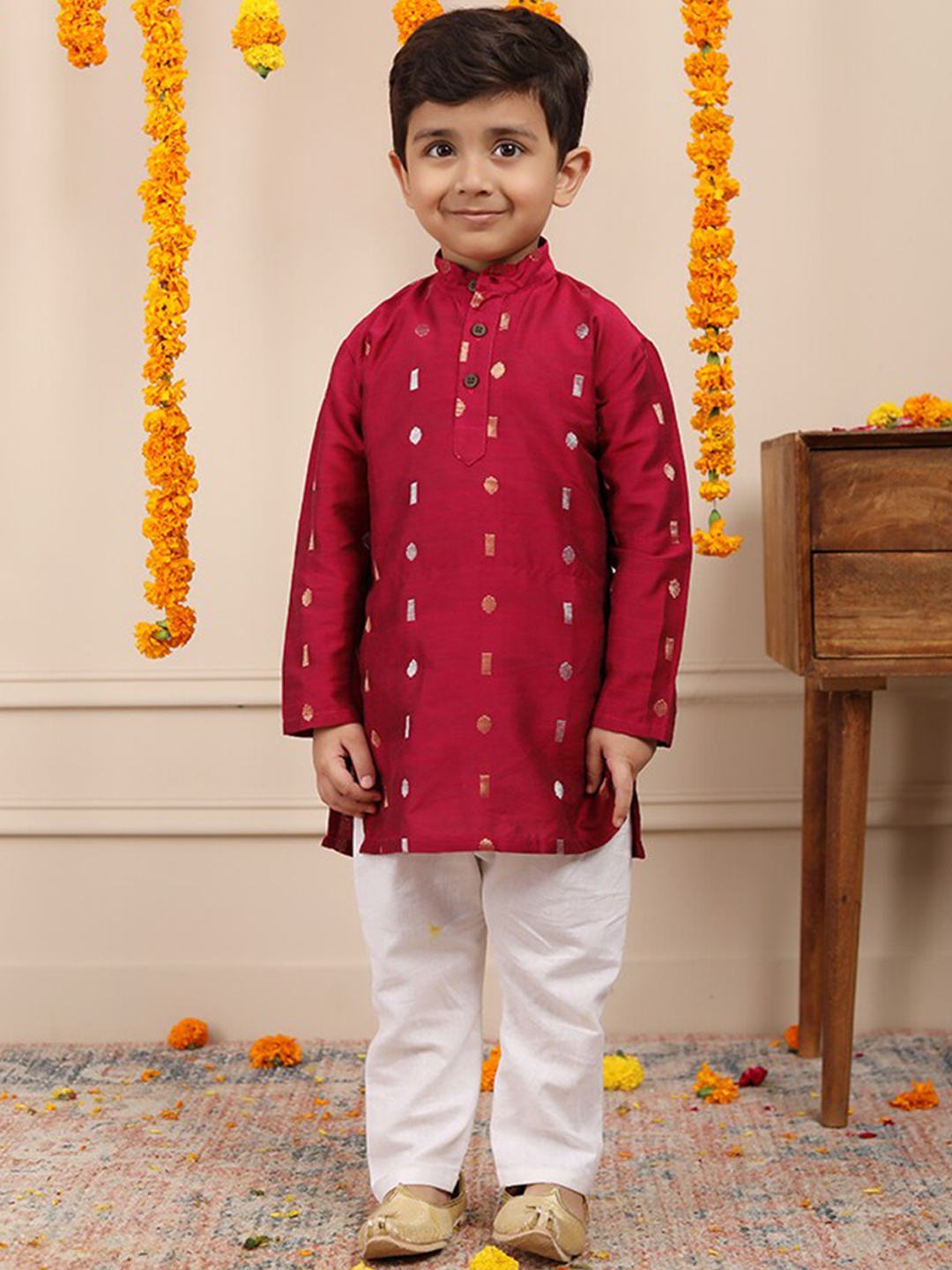 

Biglilpeople Boys Geometeric Woven Design Kurta with Pyjamas, Maroon