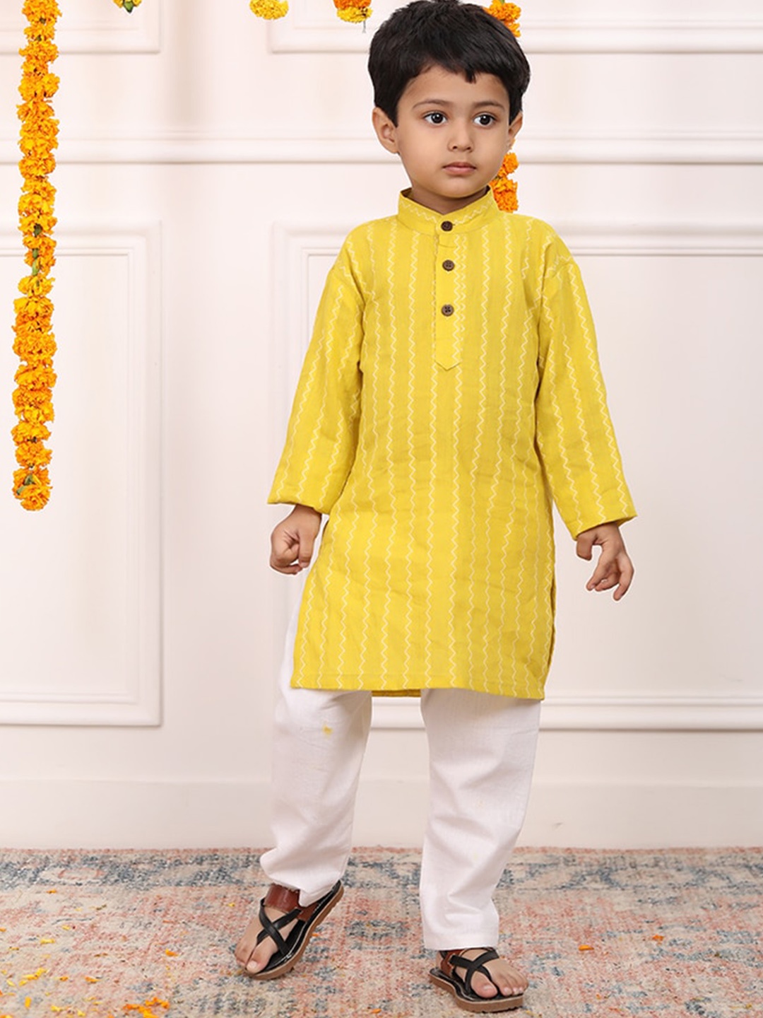 

Biglilpeople Boys Chevron Printed Straight Kurta with Pyjamas, Yellow