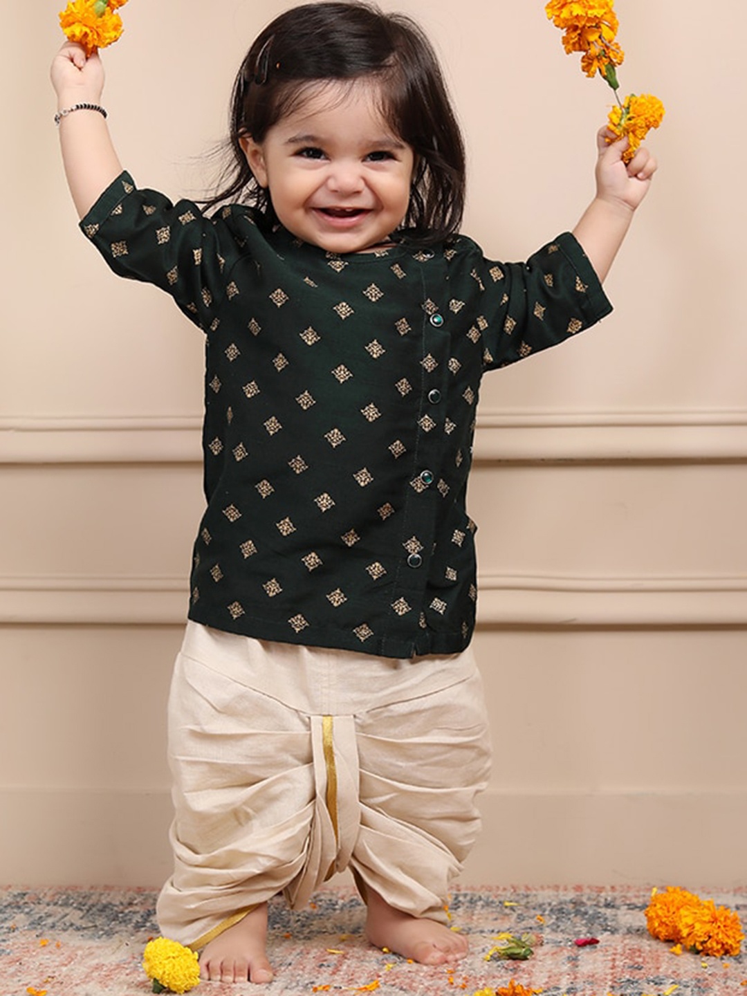 

Biglilpeople Infant Boys Geometric Printed Straight Kurta with Dhoti Pants, Green