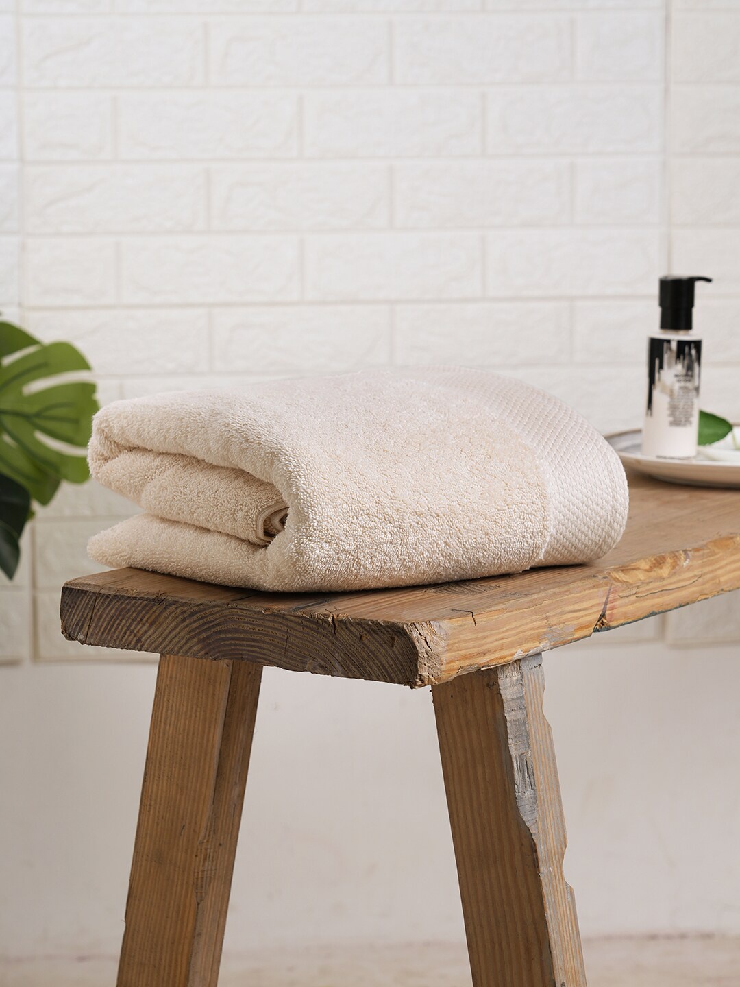 

SPACES Luxury Off White 670 GSM Pure Cotton Bath Towel