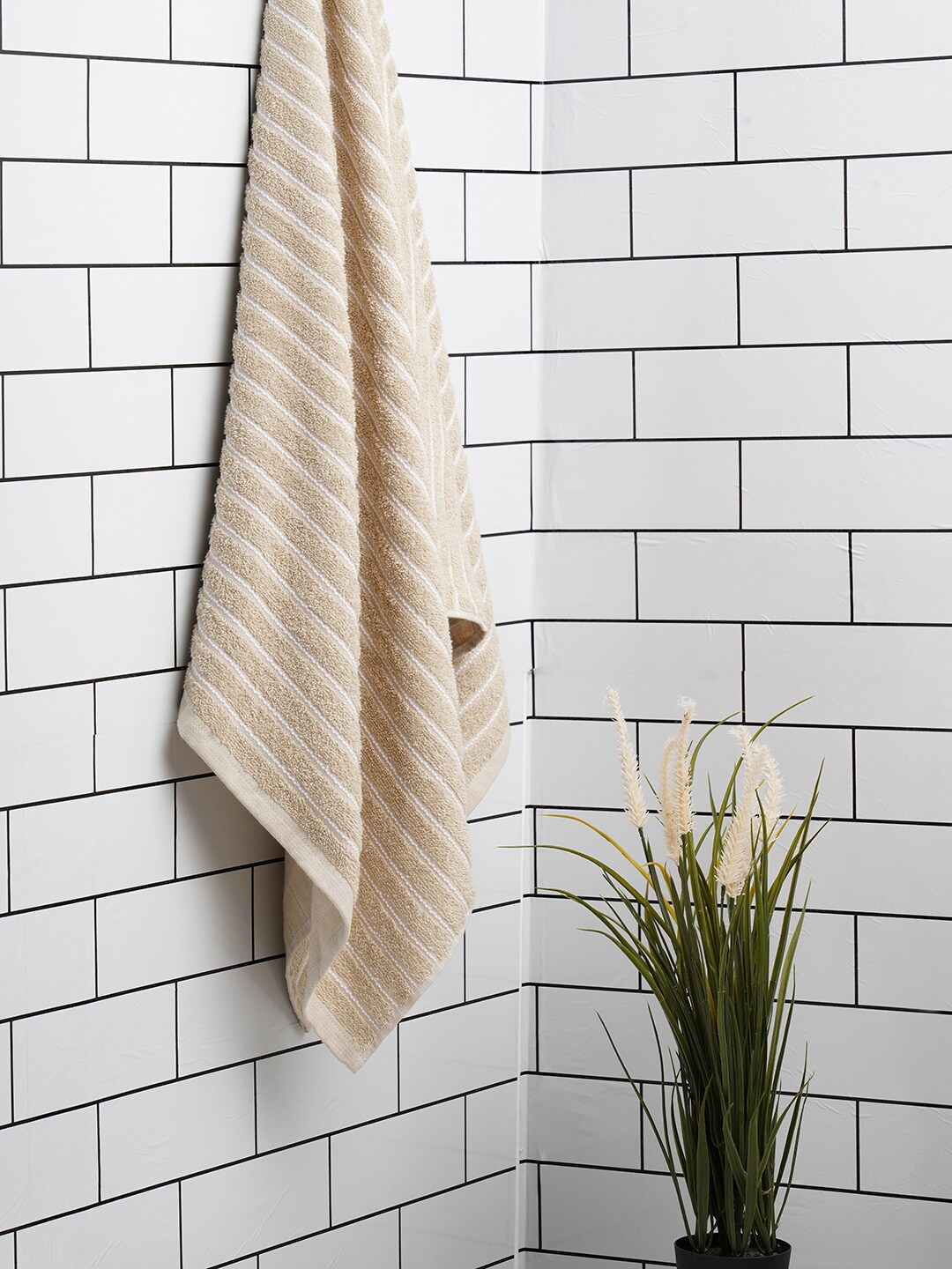 

Welspun Beige & White Striped 250GSM Pure Cotton Bath Towel