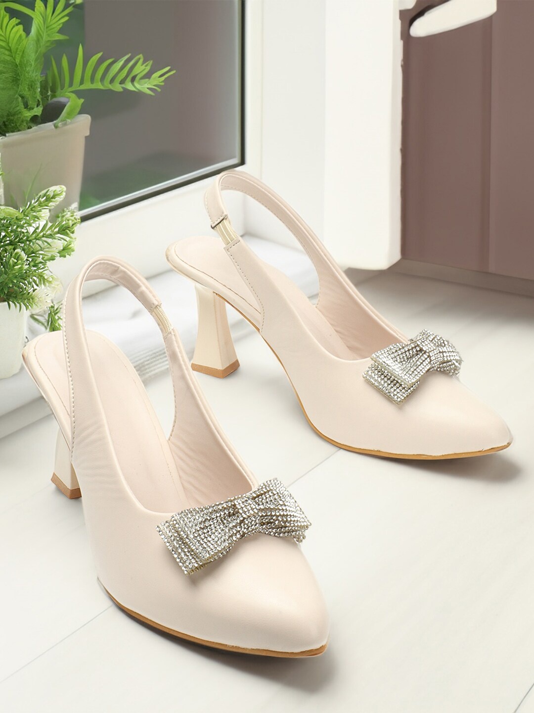 

Retro Walk Bow Embellished Block Heel Pumps, Cream