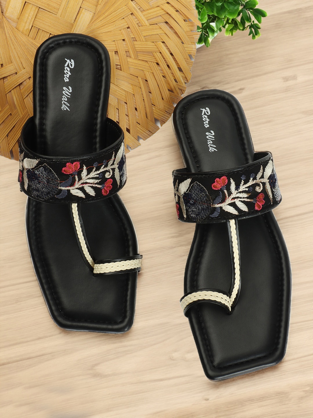 

Retro Walk Embroidered One Toe Flats, Black