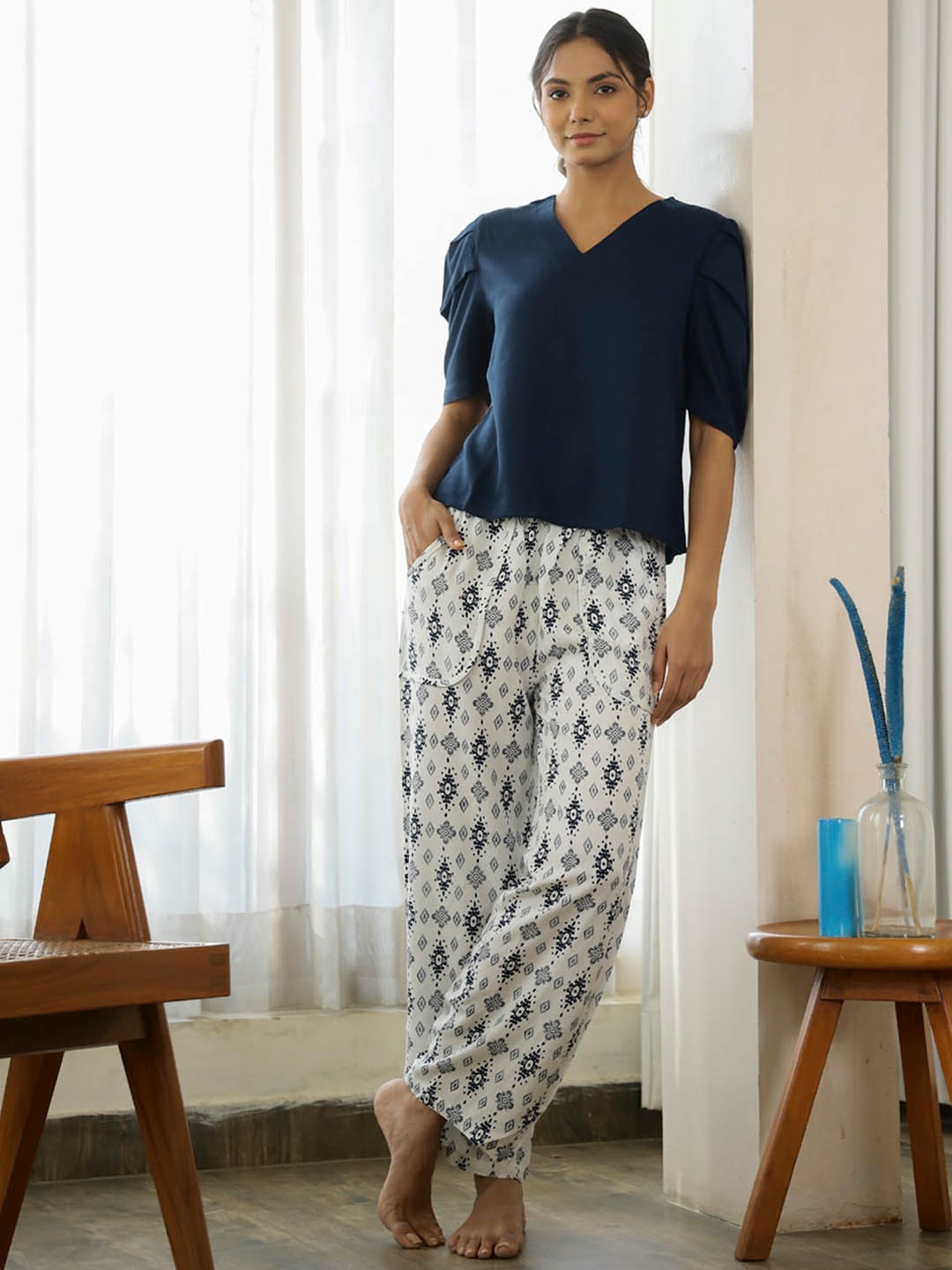 

SANSKRUTIHOMES Printed V-Neck Night suit, Navy blue