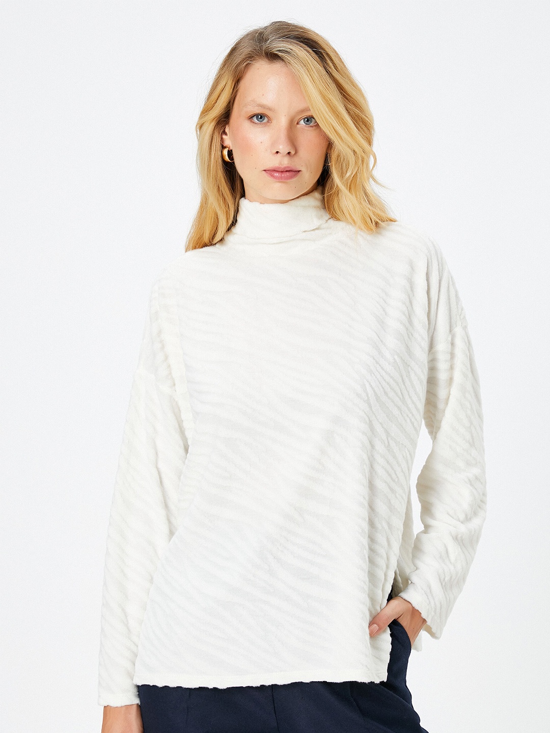 

Koton Self Design Turtle Neck Pullover Sweater, White