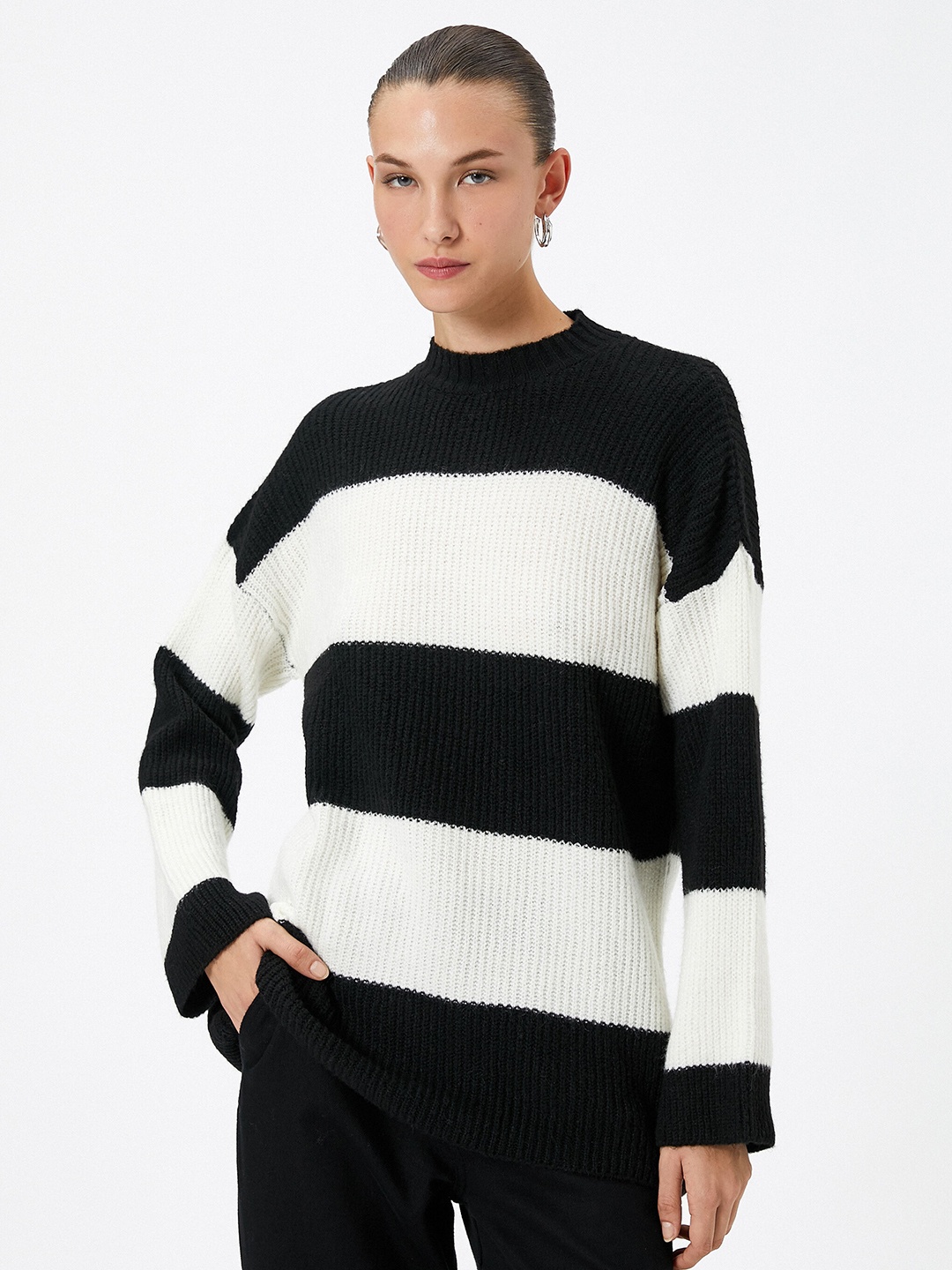 

Koton Colourblocked Round Neck Pullover, White