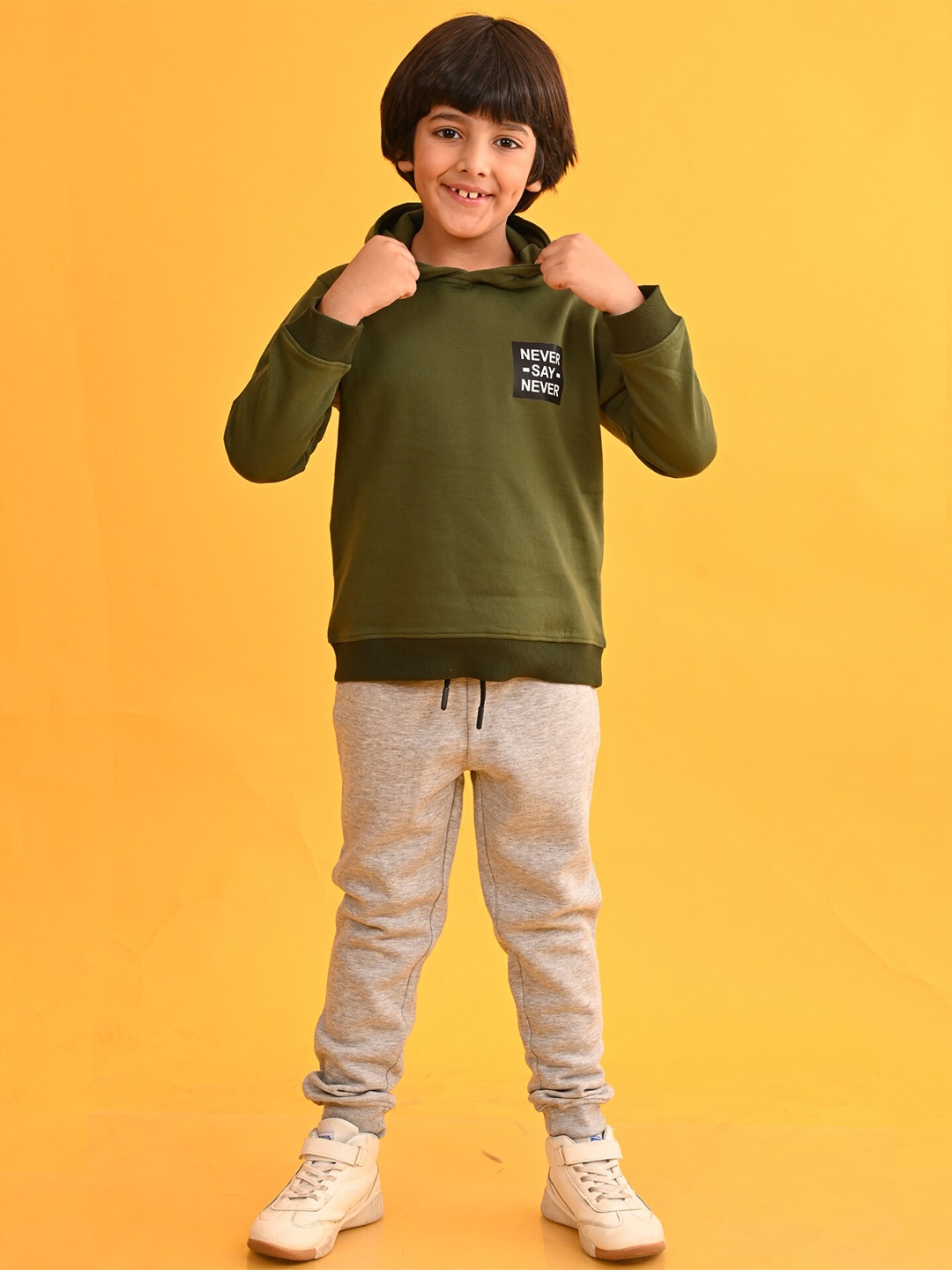 

Anthrilo Boys Hooded Sweatshirt With Joggers, Olive