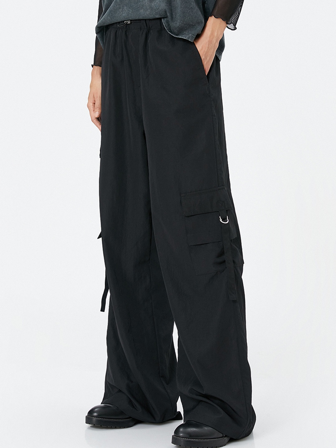 

Koton Women Mid Rise Cargos, Black