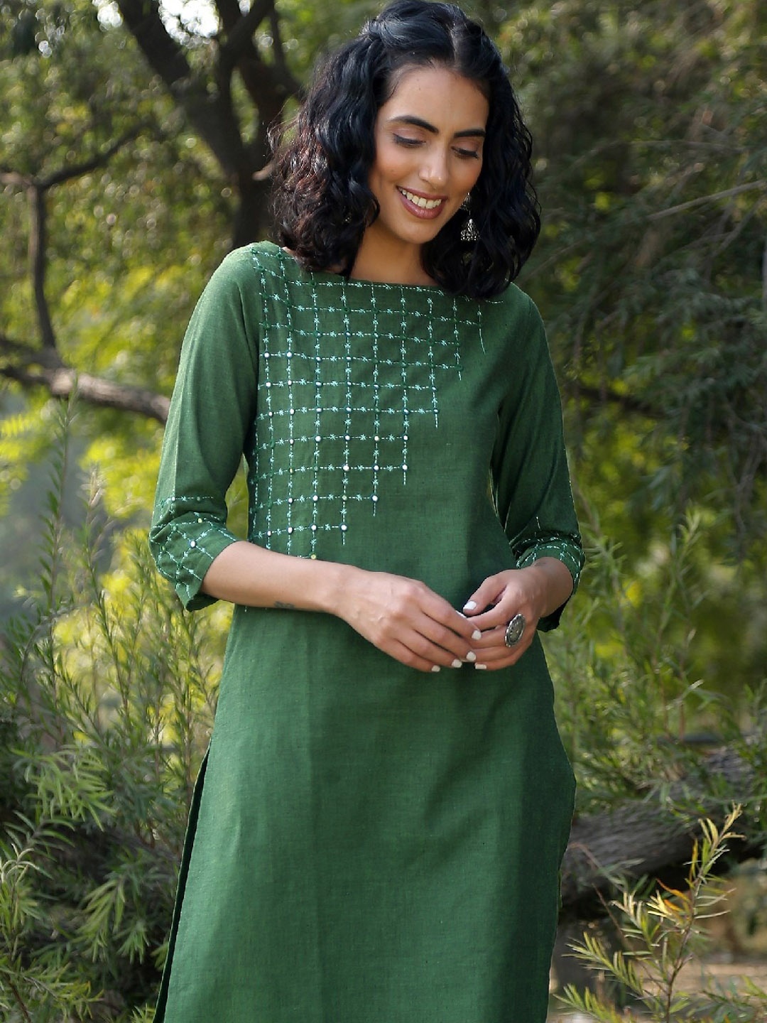 

OKHAI Geometric Embroidered Mirror Work Cotton Kurta, Green