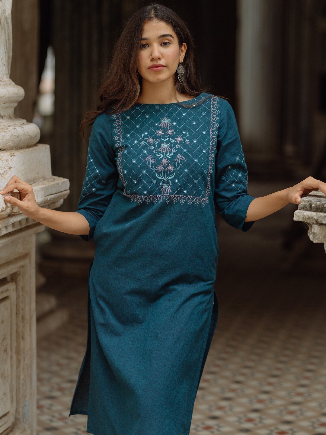 

OKHAI Floral Embroidered Pure Cotton Kurta, Blue