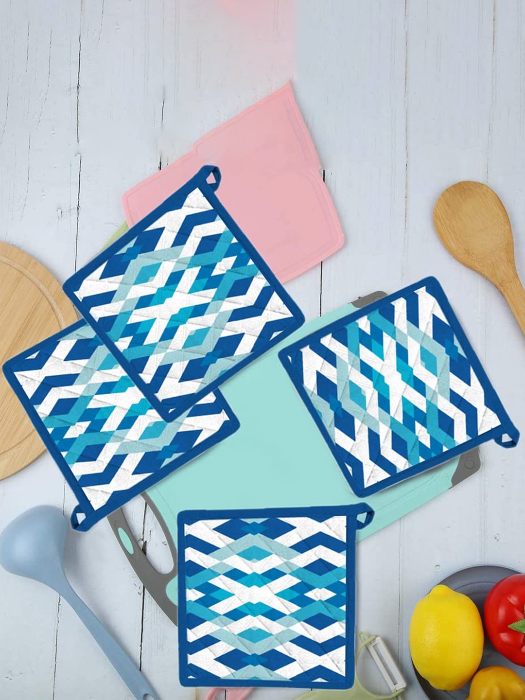 

Lushomes Blue 4 Pieces Printed Oven Microwave Pot Holders