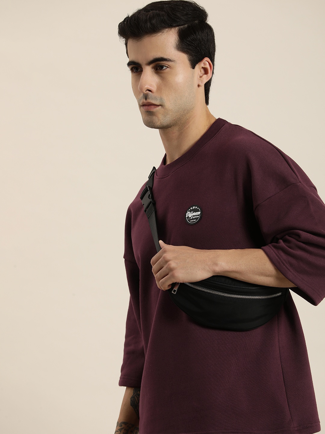

Difference of Opinion Men Oversized Fleece Sweatshirt with Applique Detail, Burgundy
